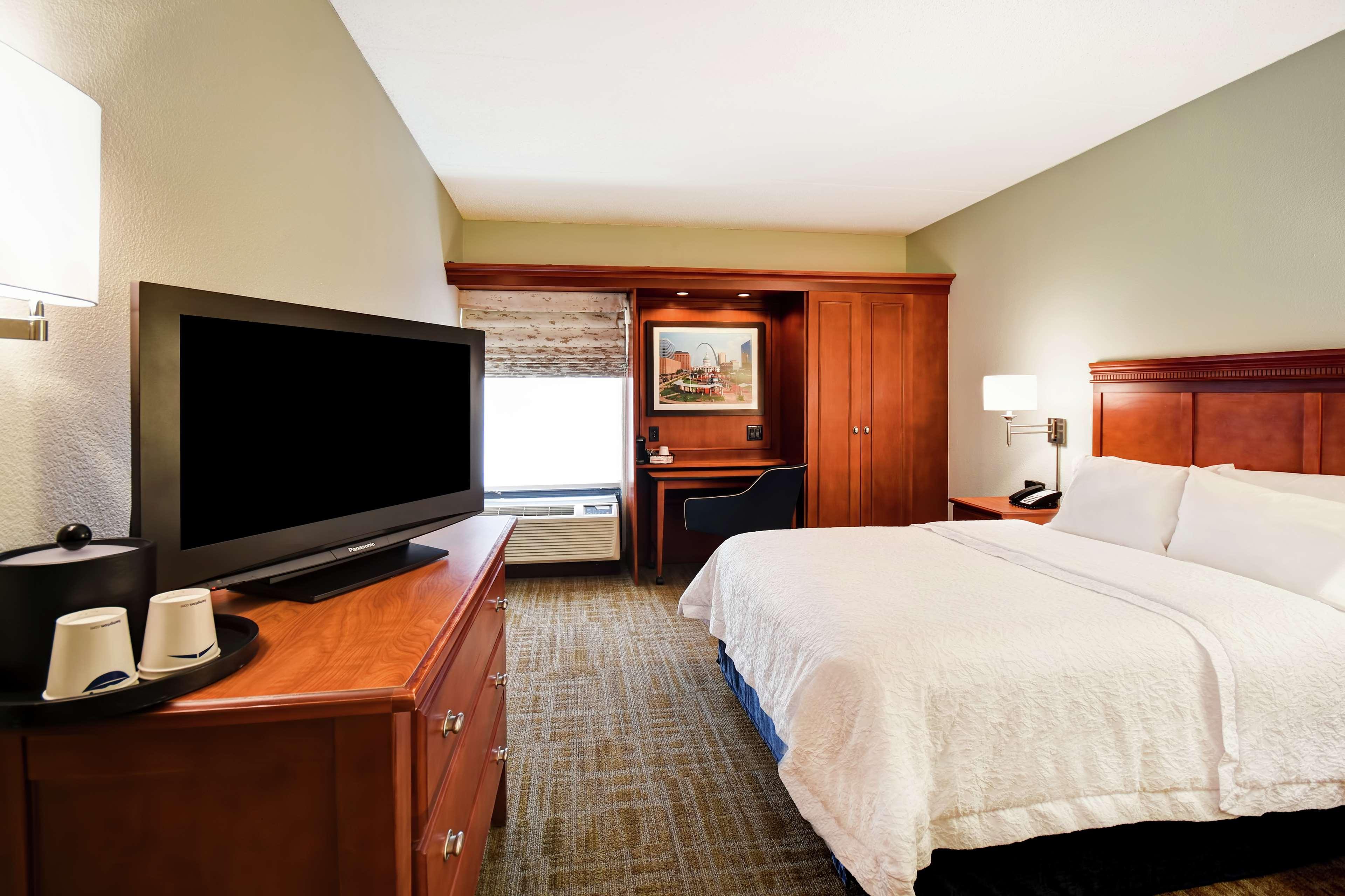 Hampton Inn St. Louis - Westport Maryland Heights Esterno foto